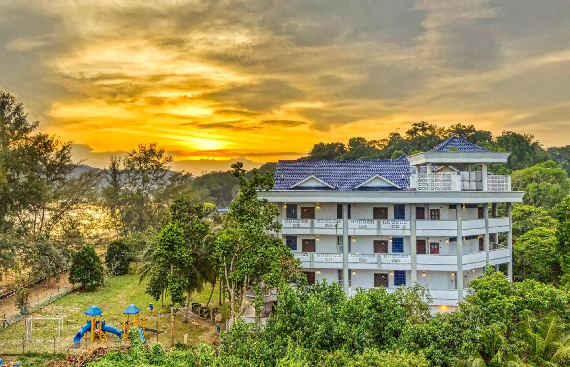 Long Sands Port Dickson Ngoại thất bức ảnh